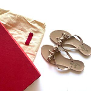 Valentino Rockstud Bow Thong Sandals Flats Sz 36 Beige PVC Embellished Luxury
